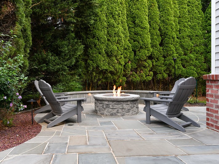 Outdoor fireplace